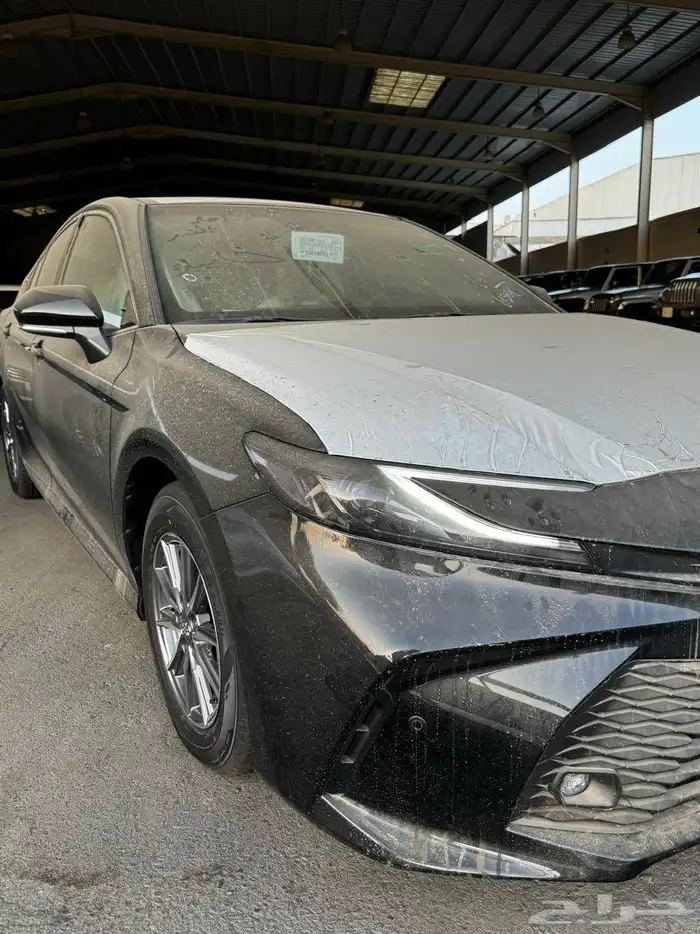 تويوتا كامري E 2025 اصفار 2