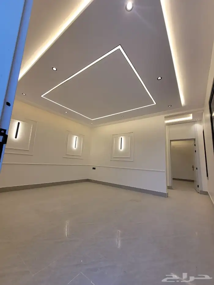 للبيع دور ارضي فخامه مقابل ممشى ومسجد الشفاء حي بدر 1