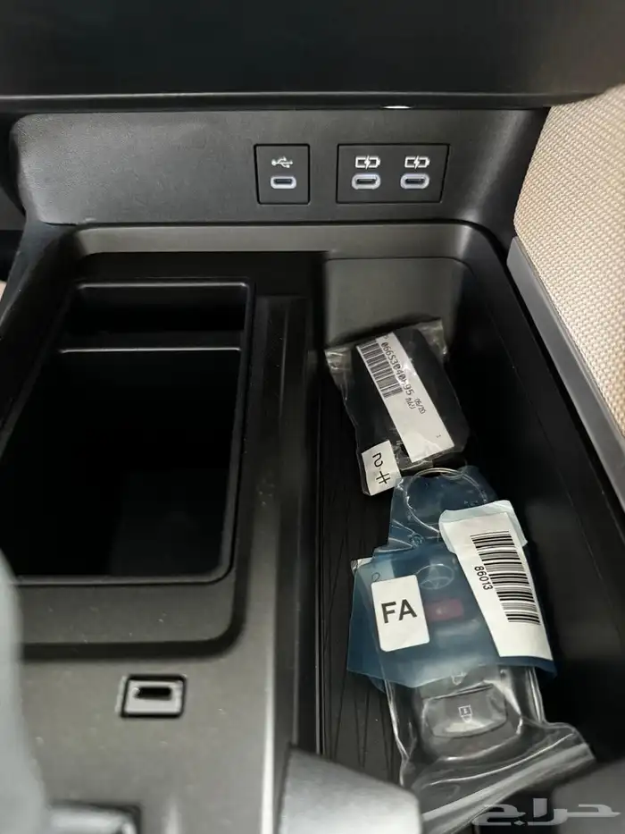 تويوتا كامري E 2025 اصفار 12