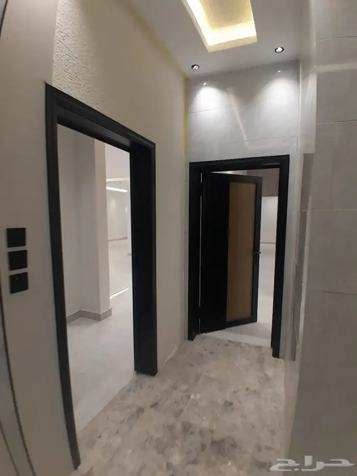 للبيع شقه دور ثاني مع سطح مستقل بحي قرطبة ب550الف 12