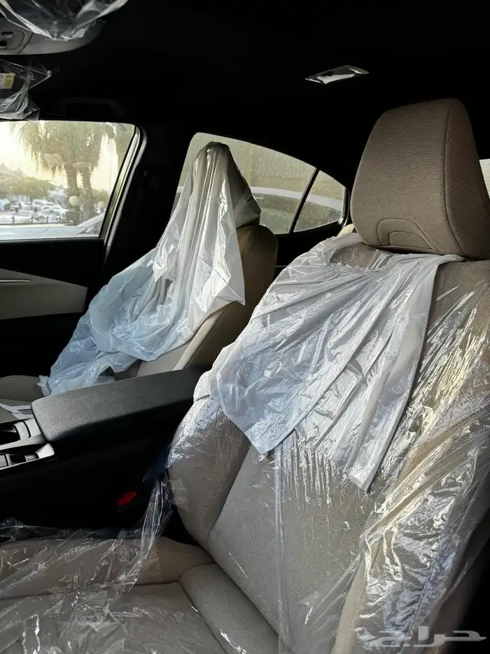 تويوتا كامري E 2025 اصفار 13