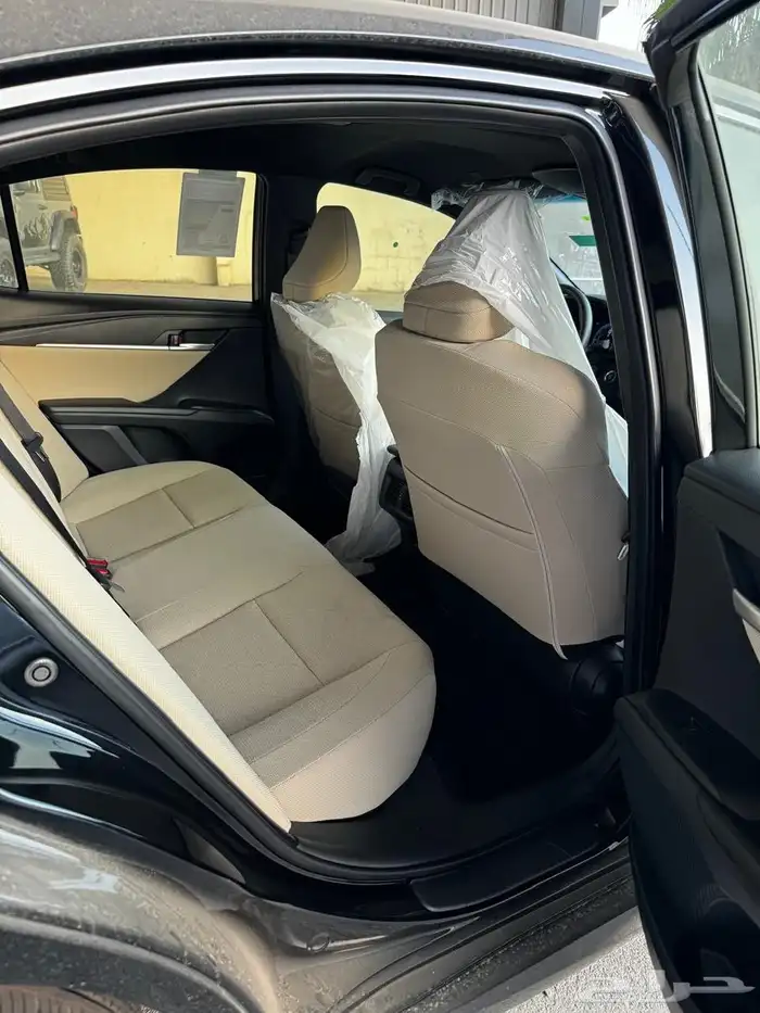 تويوتا كامري E 2025 اصفار 15