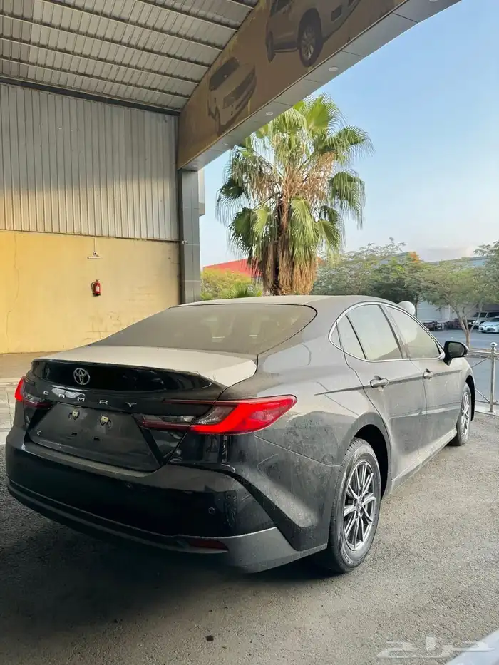 تويوتا كامري E 2025 اصفار 3