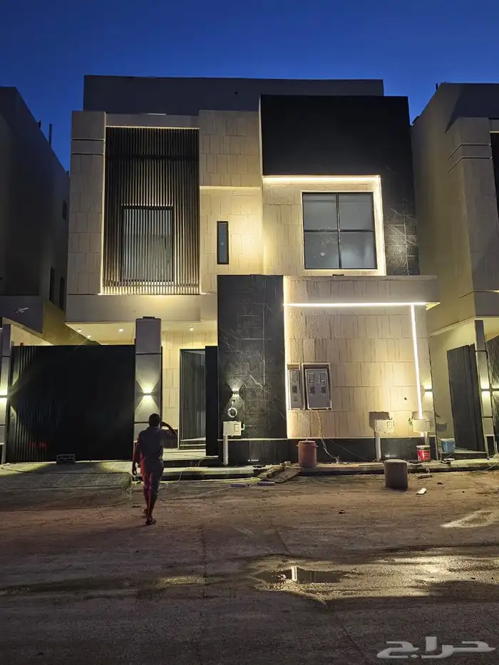 للبيع شقتين بصك مستقل جديدة بحي الرمال يوجد مصعد 900الف 0