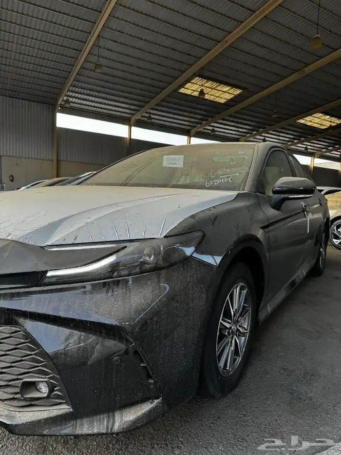 تويوتا كامري E 2025 اصفار 6
