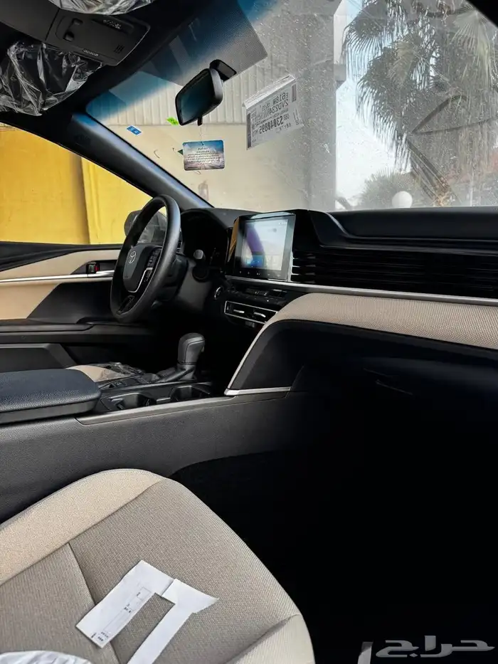 تويوتا كامري E 2025 اصفار 17