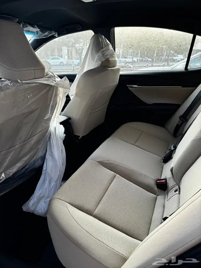 تويوتا كامري E 2025 اصفار 14