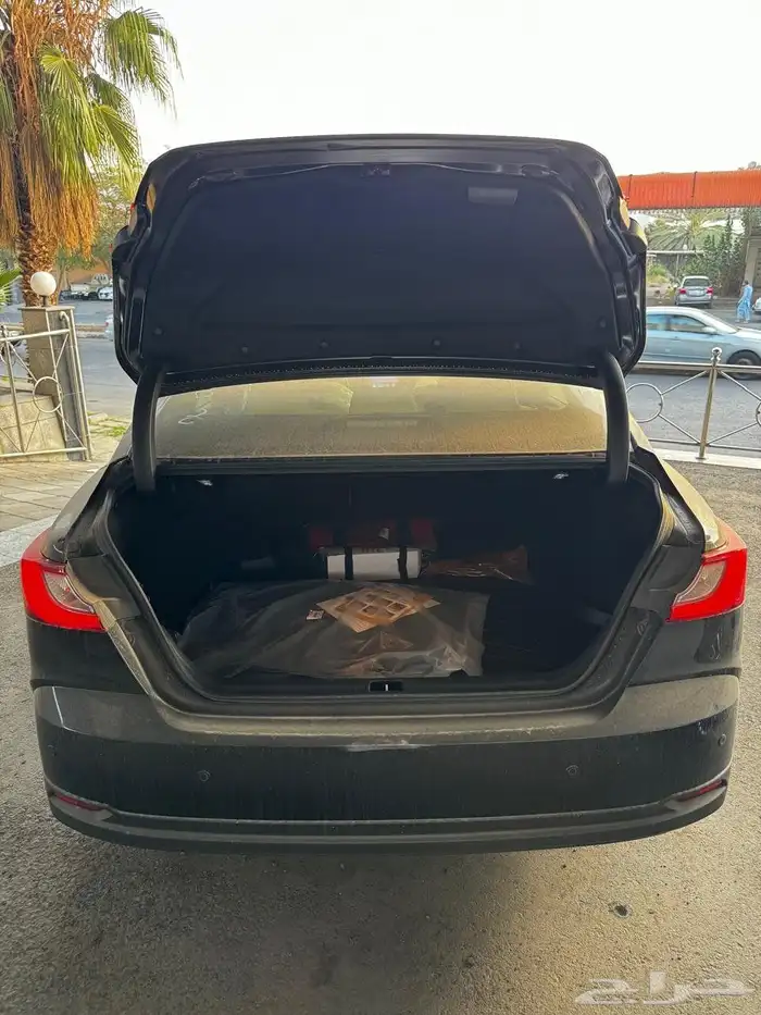 تويوتا كامري E 2025 اصفار 19