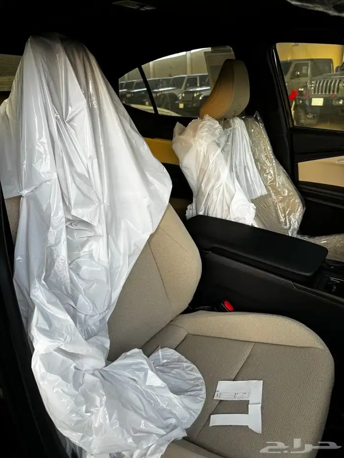 تويوتا كامري E 2025 اصفار 16