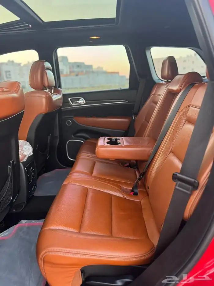 جيب جراند شروكيSRT 2015 33