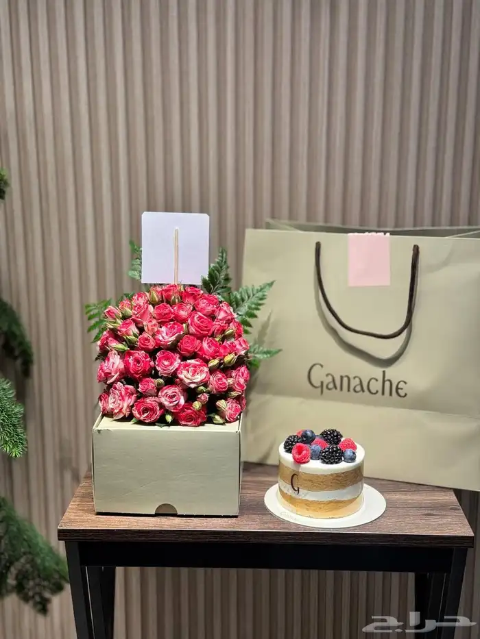 مندوب توصيل هدايا او تنسيق تغليف الهدايا 1