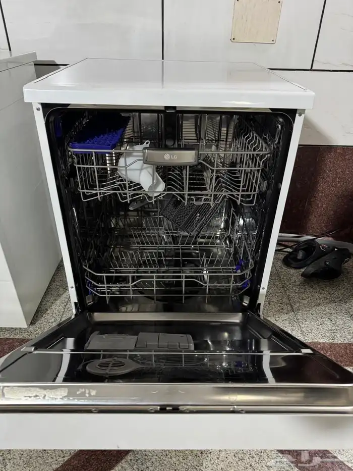 للبيع غسالة صحون وغسالة وفريزر 2