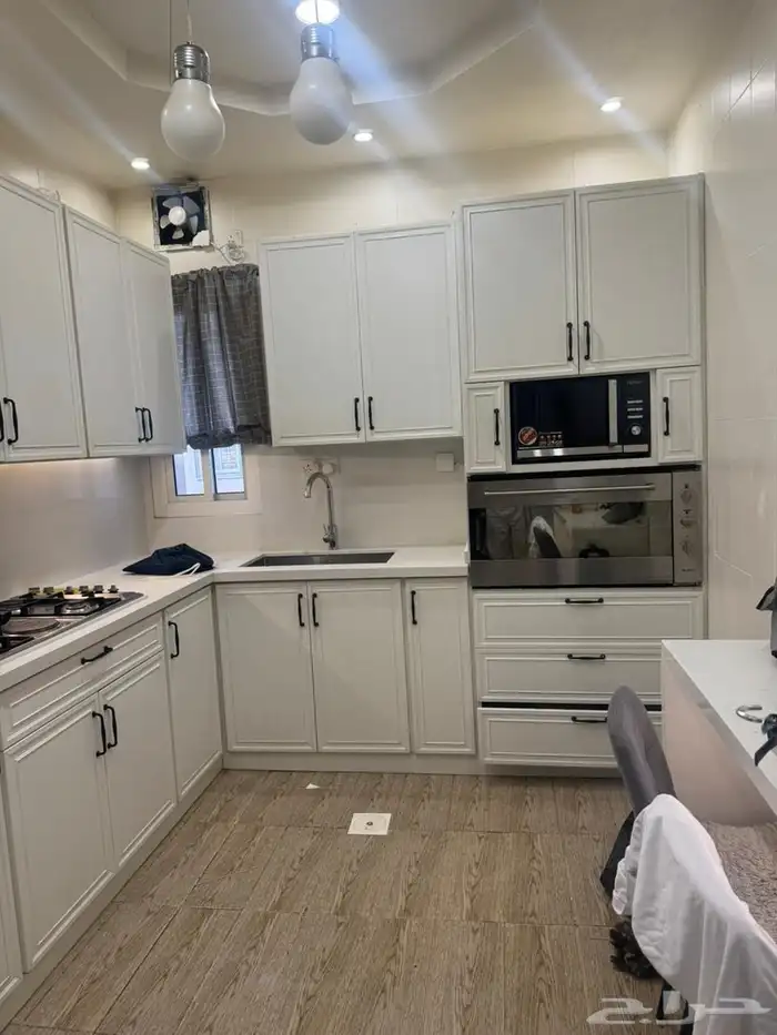 شقة للإيجار 4 غرف في المربع الذهبي بحي التيسير بجوار النهدي 2