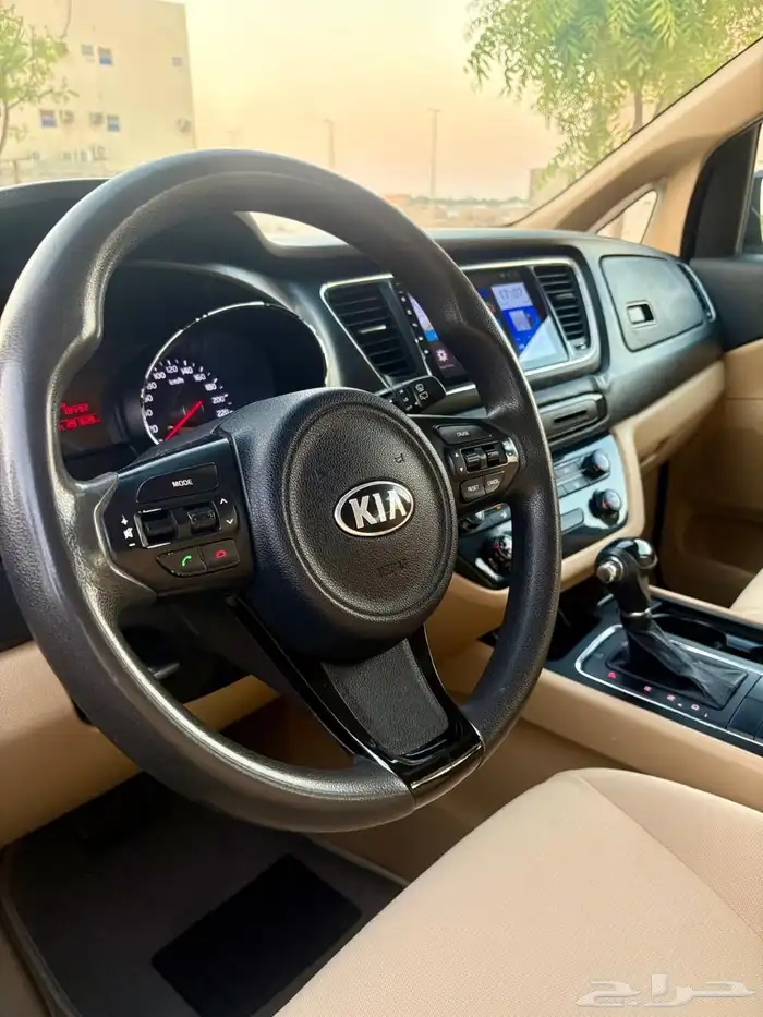 للبيع كيا كرنفال 8