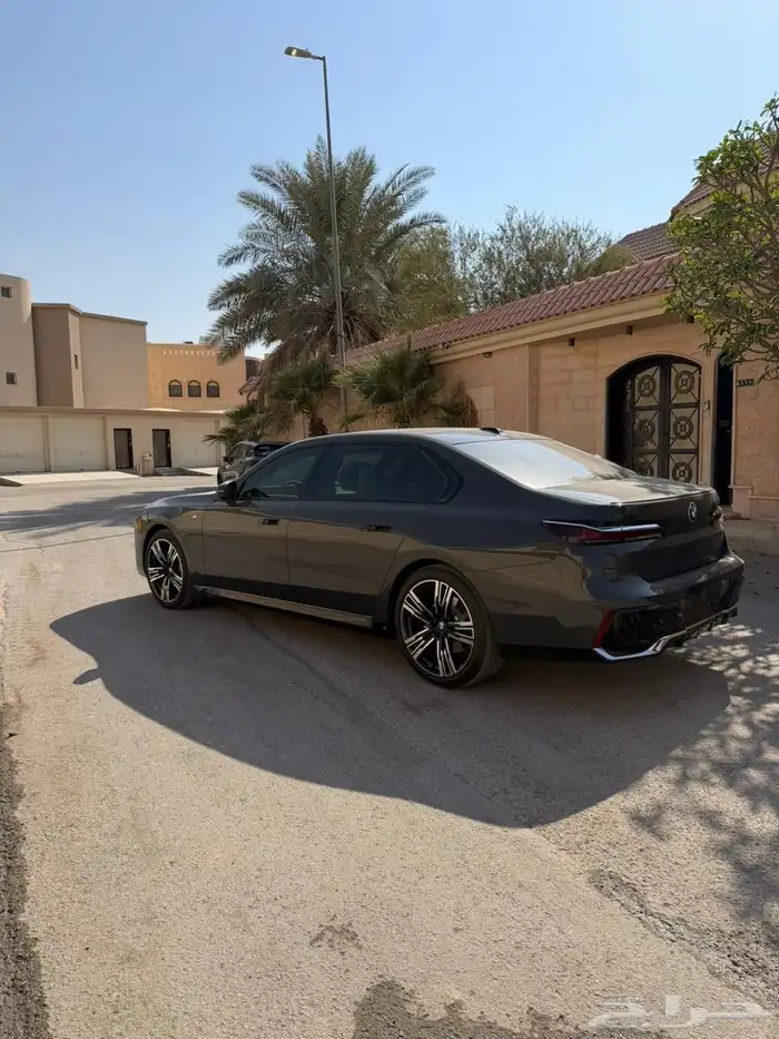 بي ام دبليو 735 M-kit 2026 ناغي كامل الموصفات مع بكج صيانات 3