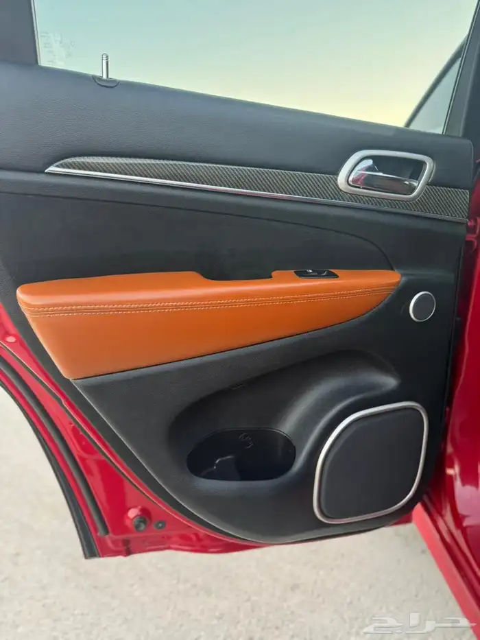 جيب جراند شروكيSRT 2015 34