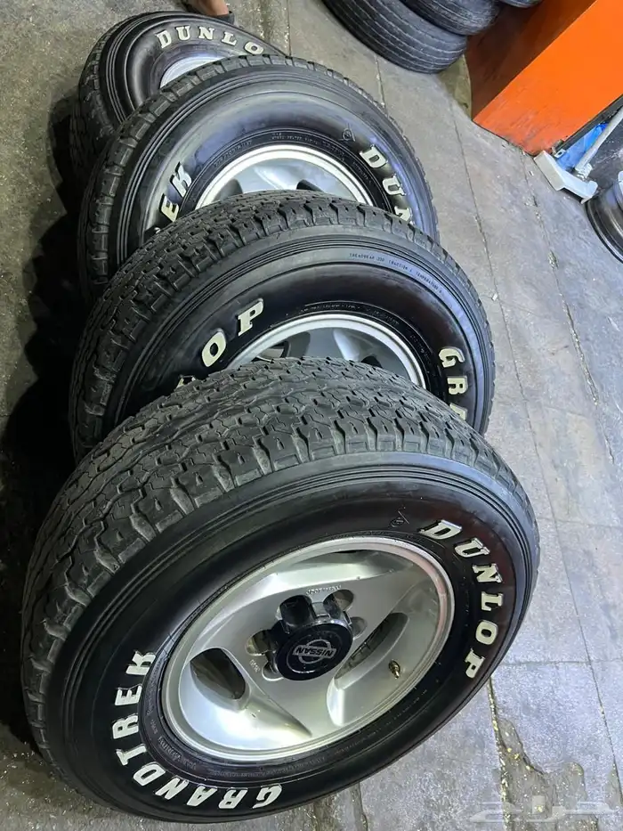 جنوط سنبوسه مقاس 16 مع كفرات دنلوب مقاس 275 70 16 12