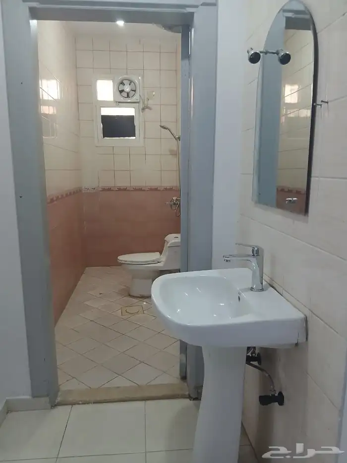 للإيجار شقه مجدده في حي الجراديه 26ألف على دفعتين 5