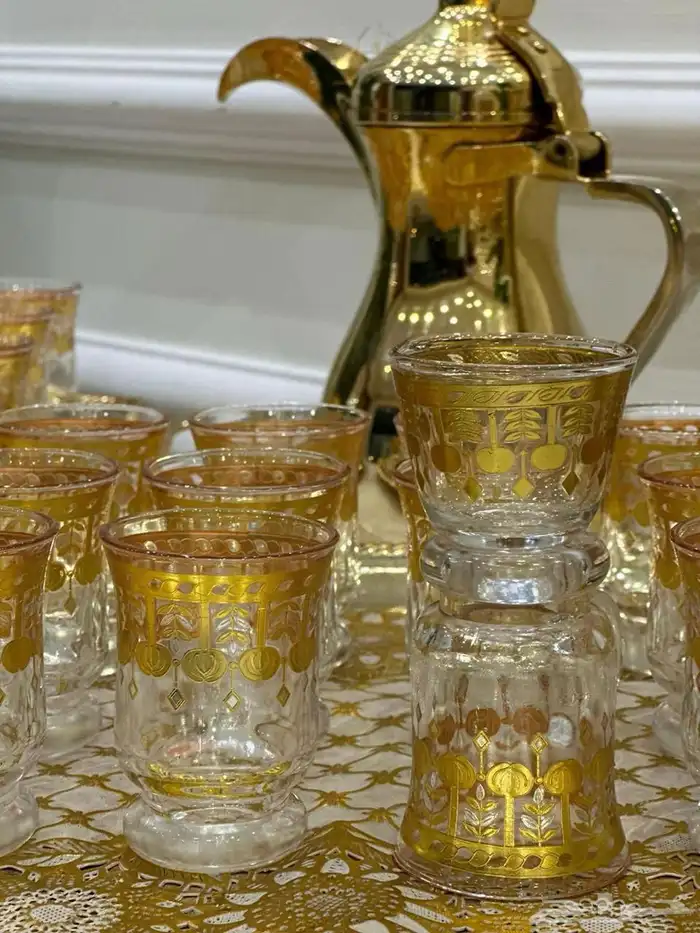 قهوجي وصبابين قهوة قهوه صباب صبابين صب قهوة قهوجين ضيافة 13