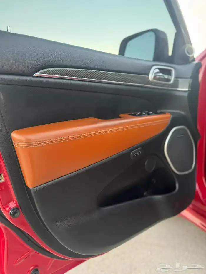 جيب جراند شروكيSRT 2015 30