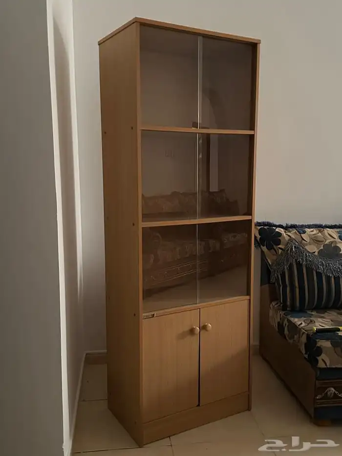 فرش وخزانه و4 ستاير طويله للبيع 0