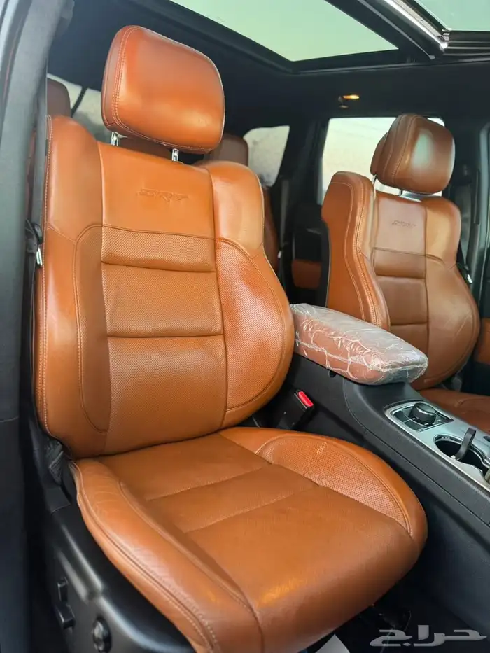 جيب جراند شروكيSRT 2015 29