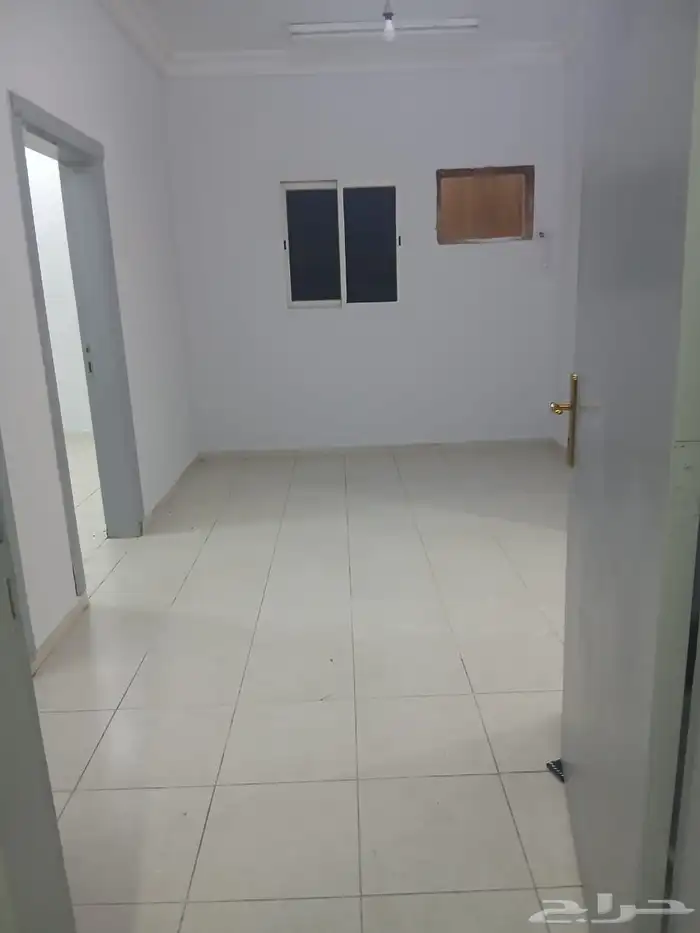 للإيجار شقه مجدده في حي الجراديه 26ألف على دفعتين 3