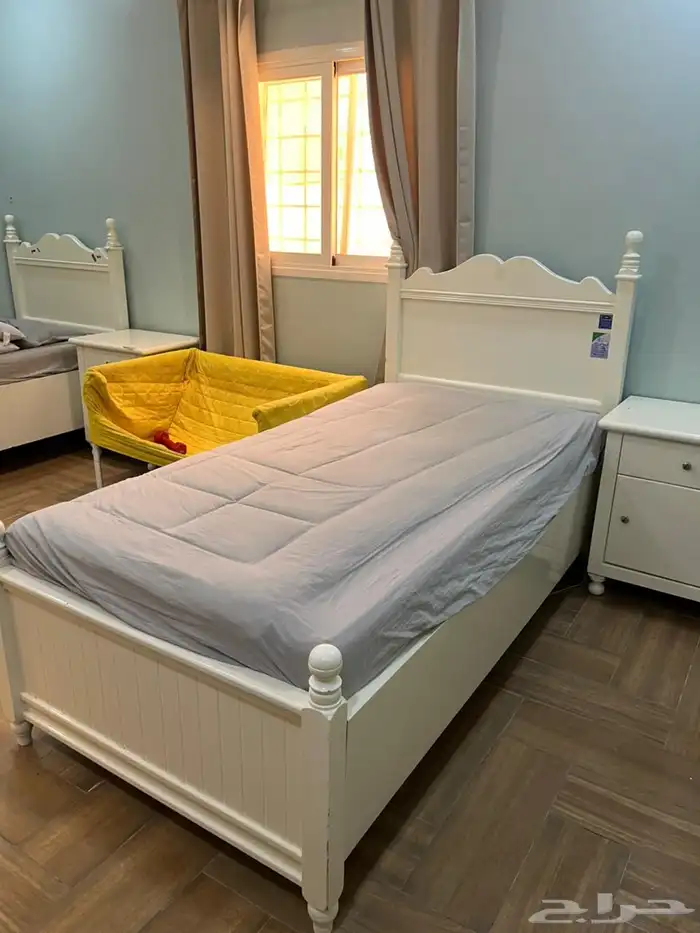 غرفه نوم بحالة شبة جديدة 1