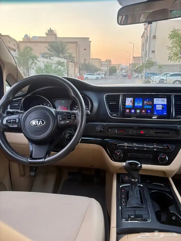 للبيع كيا كرنفال 10
