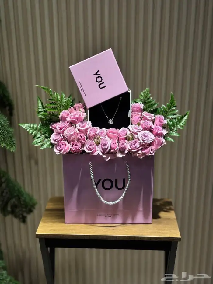 مندوب توصيل هدايا او تنسيق تغليف الهدايا 2