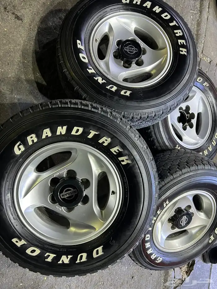 جنوط سنبوسه مقاس 16 مع كفرات دنلوب مقاس 275 70 16 9