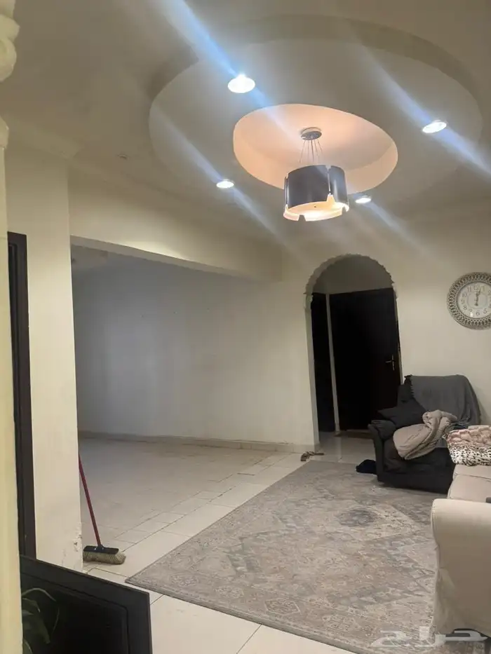 شقة للإيجار 4 غرف في المربع الذهبي بحي التيسير بجوار النهدي 7