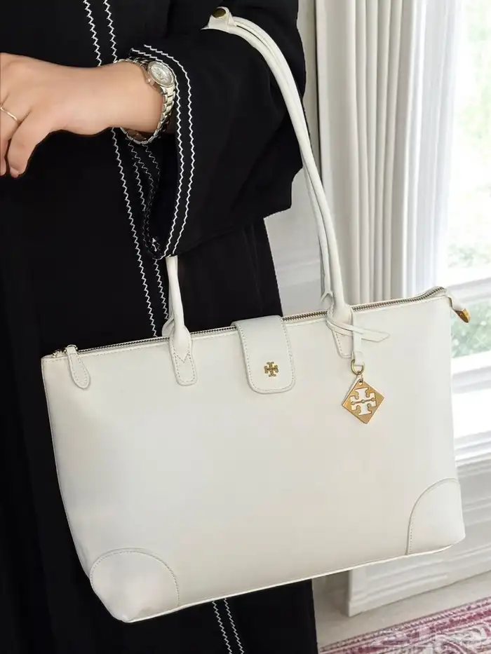 شنط درجه أولى جميع الماركات بأسعار مناسبه للدوامات وللجامعه 17