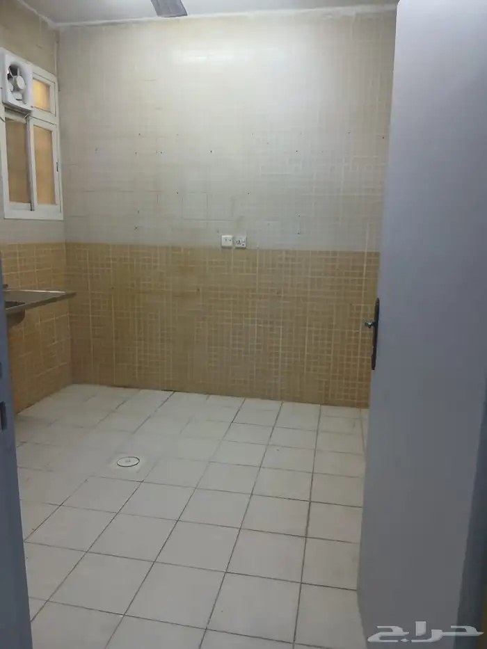 للإيجار شقه مجدده في حي الجراديه 26ألف على دفعتين 6