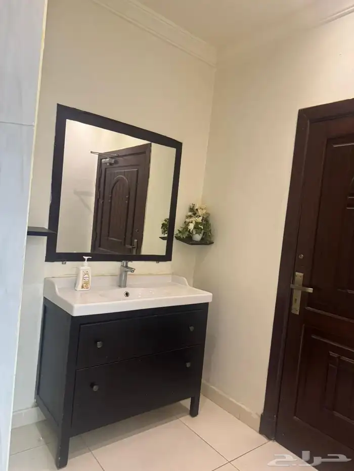 شقة للإيجار 4 غرف في المربع الذهبي بحي التيسير بجوار النهدي 5