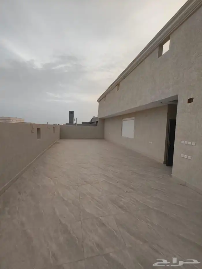 دور جديد مع السطح للإجار السنوي حي الصواري ابحر الشماليه 0