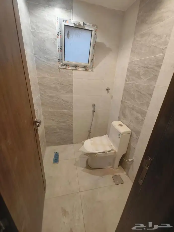 دور جديد مع السطح للإجار السنوي حي الصواري ابحر الشماليه 15