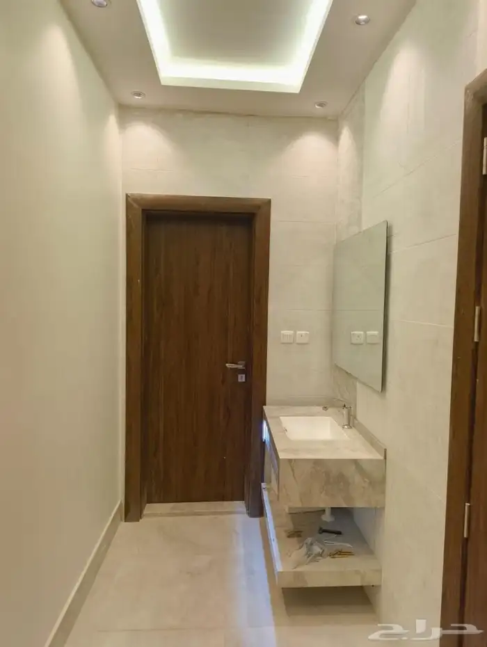 دور جديد مع السطح للإجار السنوي حي الصواري ابحر الشماليه 1