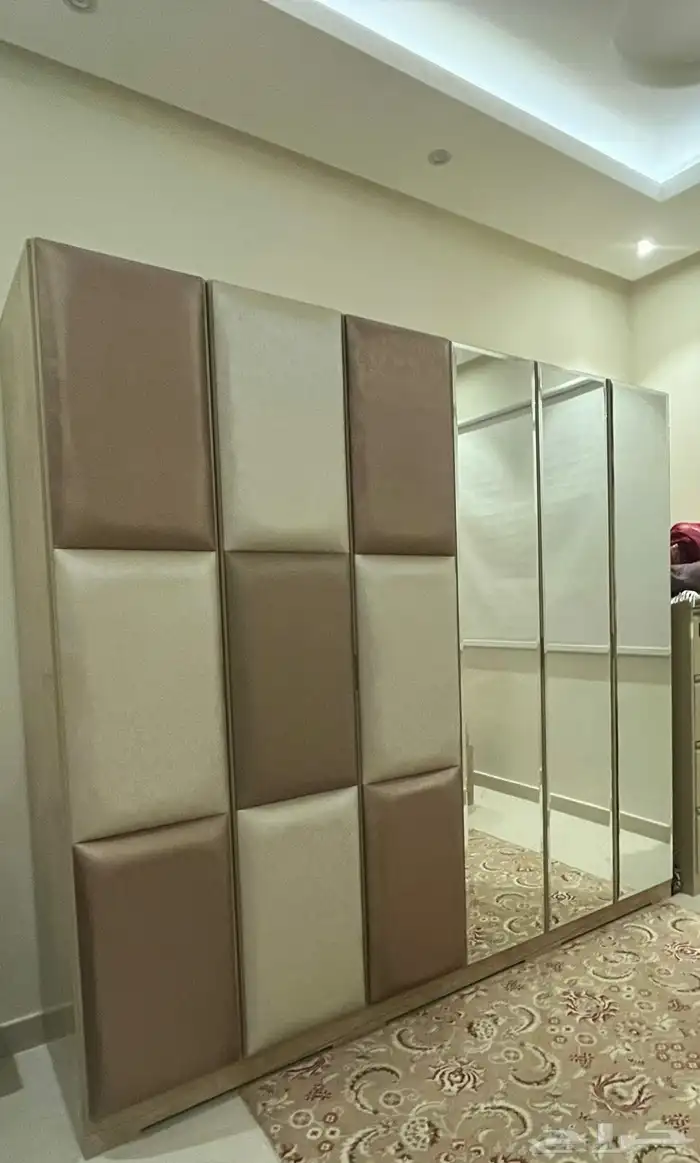 دولاب ملابس خشب شيبورد نظيف 0