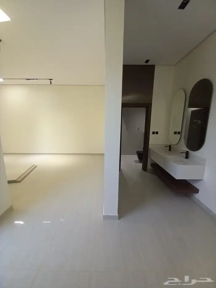 دور علوي مودرن جديد للبيع المزاحميه حي الريف 4