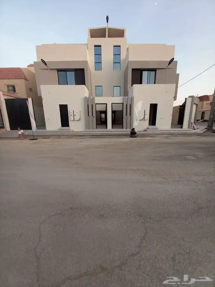 دور علوي مودرن جديد للبيع المزاحميه حي الريف 3