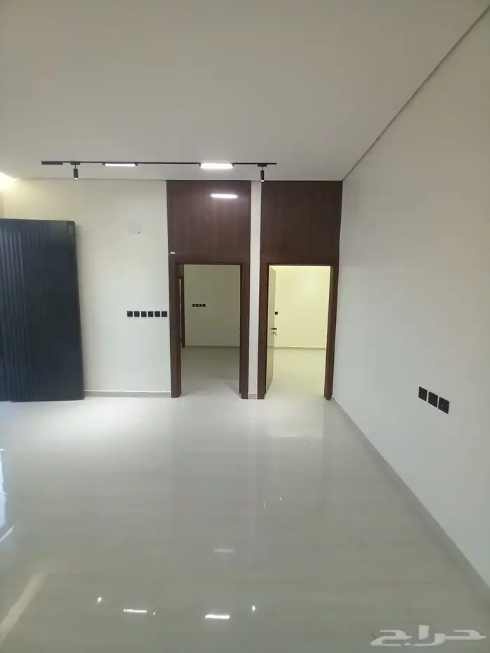 دور علوي مودرن جديد للبيع المزاحميه حي الريف 5