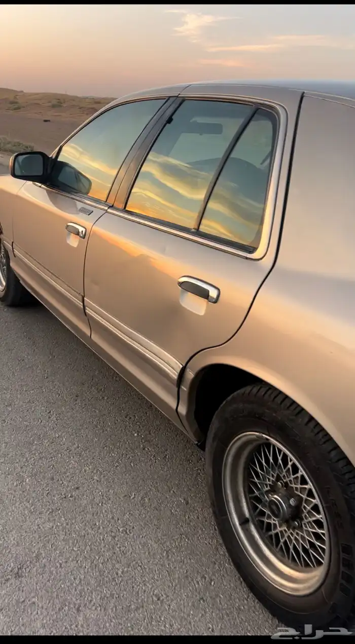 فورد ماركيز الموتر لايشكو من شي محركات سليمه مفحوص. مجدد 1