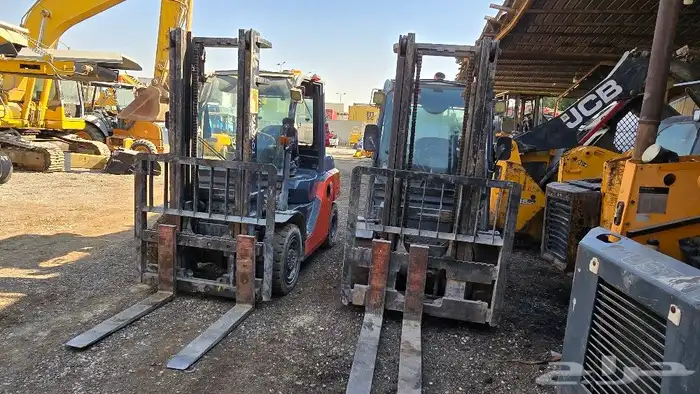 رافعات شوكيه ديزل عدد 3 اثنين 4طن واحده 3طن 5