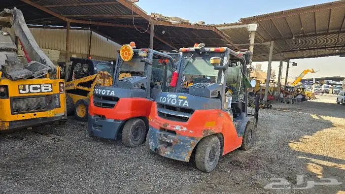 رافعات شوكيه ديزل عدد 3 اثنين 4طن واحده 3طن 1