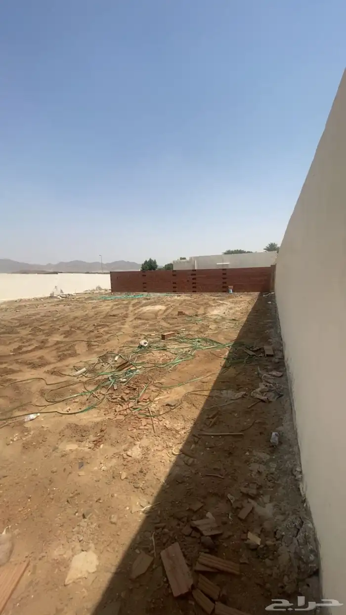 للإيجار حوش مساحه 1200متر عداد كهرب مستقل وغرفه صغير 3x3 14