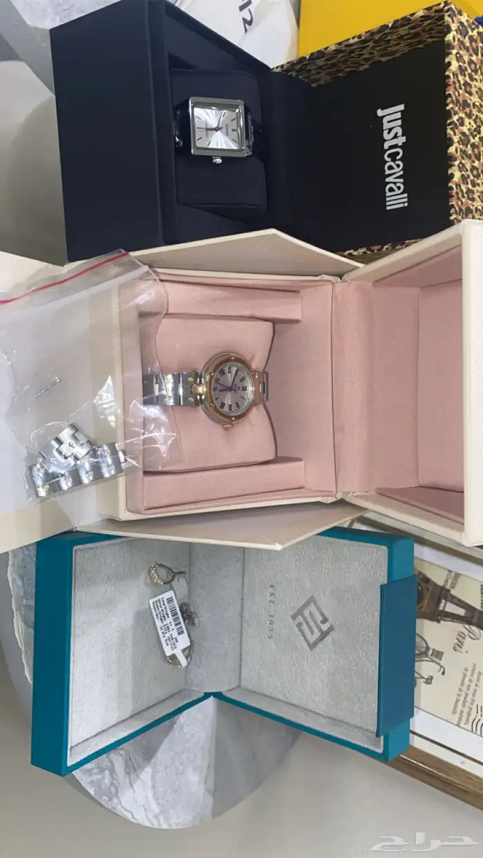 للبيع عاجل .ساعه ميلانيز و DIOR ديور ة Cerruti 1881 (شيروتي 1