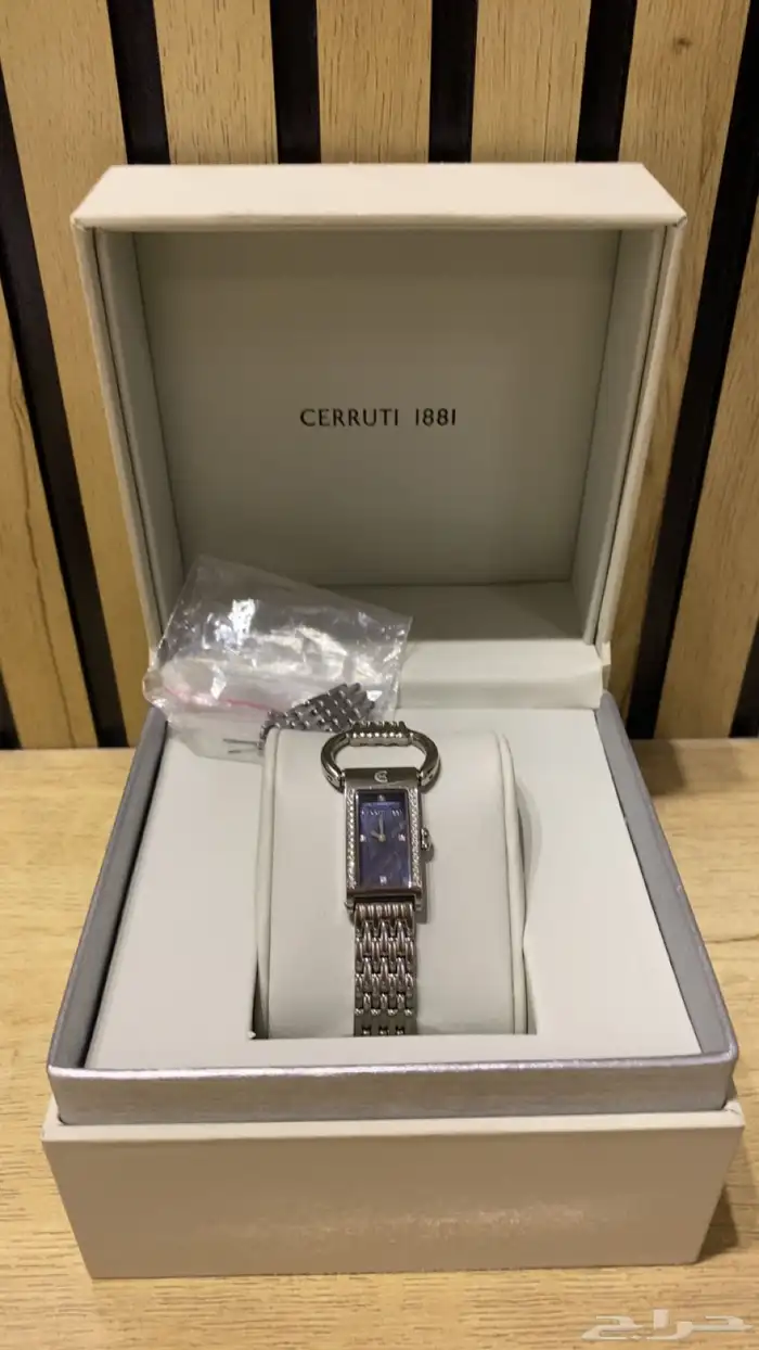 للبيع عاجل .ساعه ميلانيز و DIOR ديور ة Cerruti 1881 (شيروتي 10