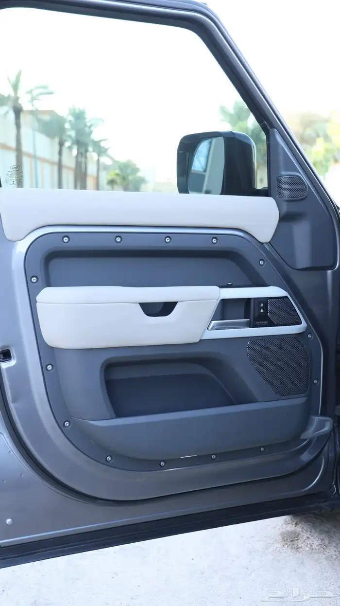 ديفندر HSE .. وكالة ( 7 مقاعد ) 12