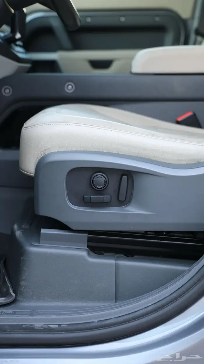 ديفندر HSE .. وكالة ( 7 مقاعد ) 19